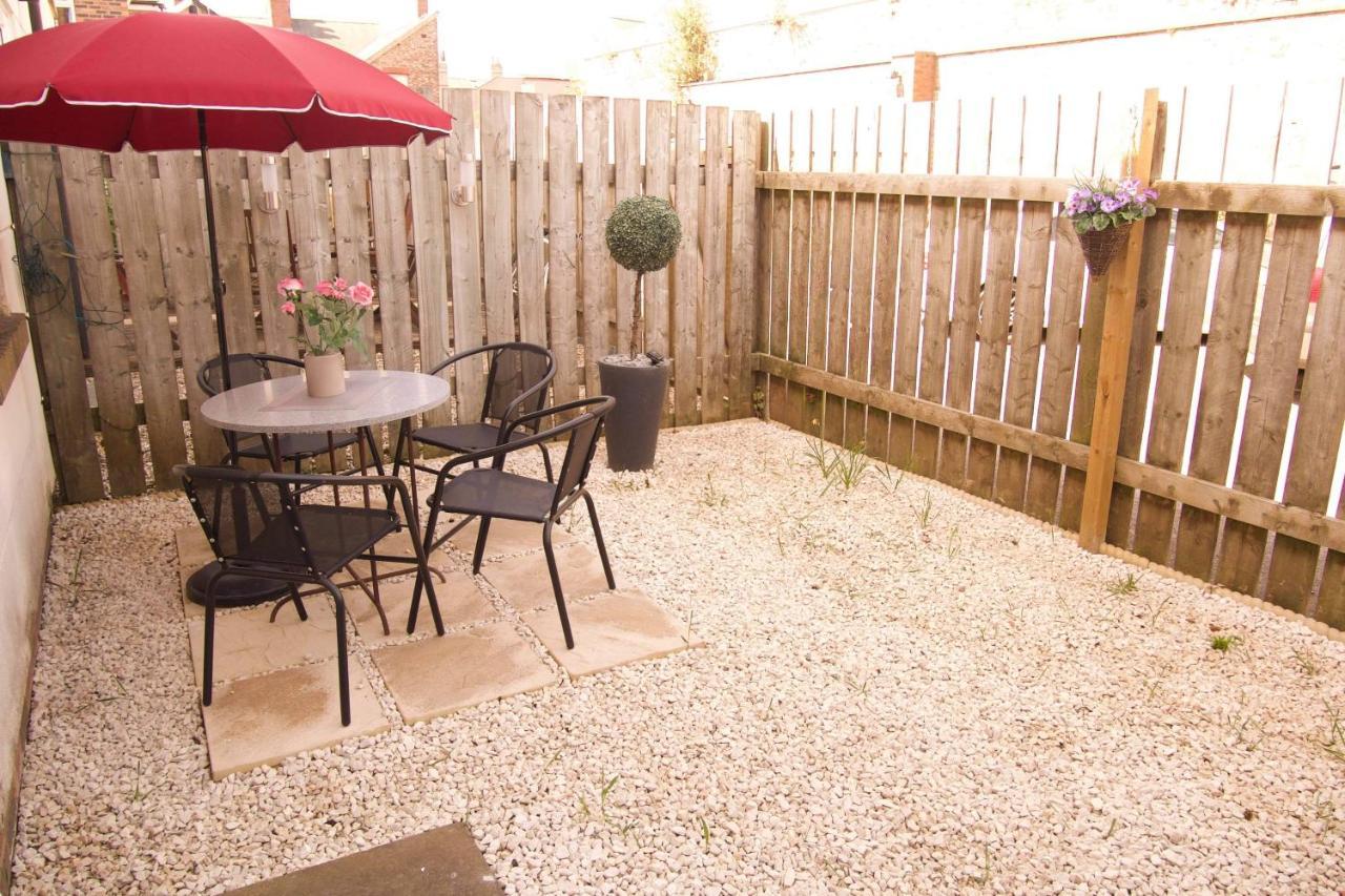 York City Centre, Recently Renovated 2 Bedroom Flat Exterior foto